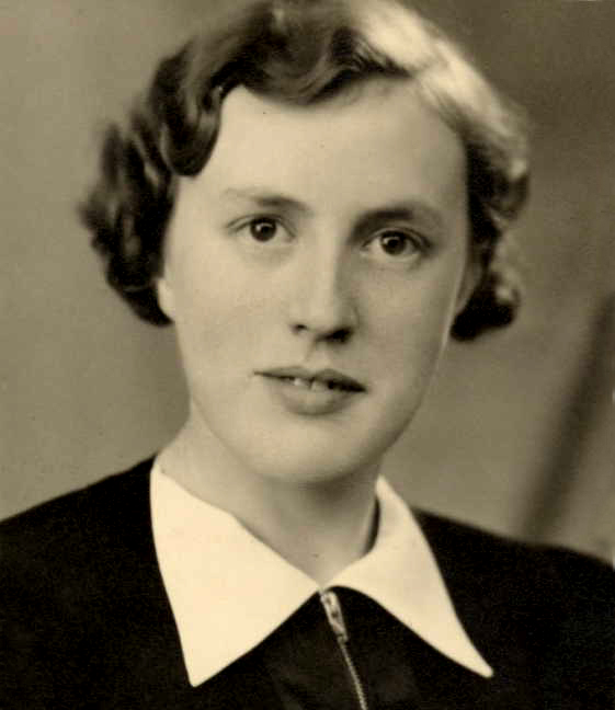 Photo of photos/Doris Muriel Hudson 1914-2009 portrait